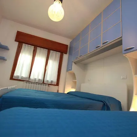 Two-bedroom In Rosolina Mare/venetien 25037